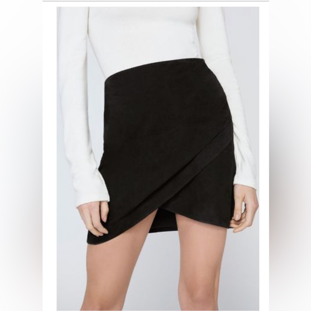 NWT Alice + Olivia Leather Mini Skirt in size 0.